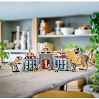 Конструктор LEGO Jurassic World 76961 Центр для посетителей: Ти-рекс против Раптора - Изображение №8 — Chaika Market