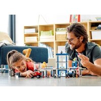 Конструктор LEGO City 60246 Полицейский участок - Изображение №10 — Chaika Market