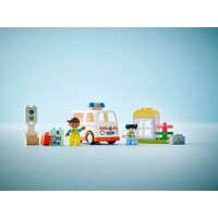 Конструктор LEGO Duplo Скорая помощь и водитель 10447 - Изображение №9 — Chaika Market