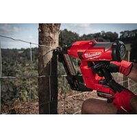 Степлер Milwaukee M18 FUEL M18FFUS-302C 4933479832 (с 2-мя АКБ 3 Ач, кейс) - Изображение №10 — Chaika Market