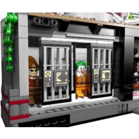 Конструктор LEGO 10937 Batman: Arkham Asylum Breakout - Изображение №8 — Chaika Market