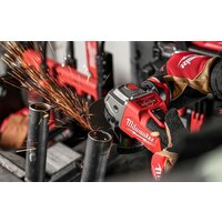 Угловая шлифмашина Milwaukee M18 FSAG125XB-502X Fuel 4933478430 (с 2-мя АКБ) - Изображение №6 — Chaika Market