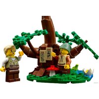 Конструктор LEGO Icons 10332 Средневековая городская площадь - Изображение №12 — Chaika Market