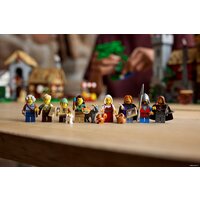 Конструктор LEGO Icons 10332 Средневековая городская площадь - Изображение №16 — Chaika Market