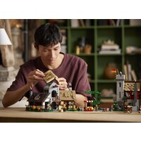 Конструктор LEGO Icons 10332 Средневековая городская площадь - Изображение №13 — Chaika Market