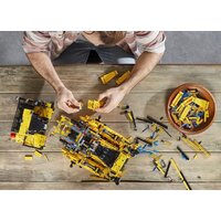 Конструктор LEGO Technic 42131 Бульдозер Cat D11 на пульте управления - Изображение №10 — Chaika Market