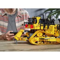 Конструктор LEGO Technic 42131 Бульдозер Cat D11 на пульте управления - Изображение №11 — Chaika Market