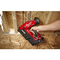 Гвоздезабиватель Milwaukee M18 FFN-502C 4933471404 (с 2-мя АКБ) - Изображение №11 — Chaika Market