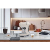 Рожковая кофеварка Smeg ECF02CREU - Изображение №5 — Chaika Market