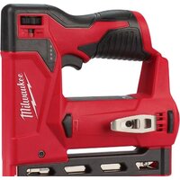 Степлер Milwaukee M12 BST-0 4933459634 (без АКБ) - Изображение №4 — Chaika Market