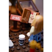 Конструктор LEGO Ideas 21341 Фокус-Покус: Коттедж сестер Сандерсон - Изображение №18 — Chaika Market