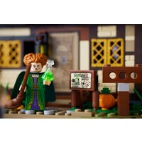 Конструктор LEGO Ideas 21341 Фокус-Покус: Коттедж сестер Сандерсон - Изображение №17 — Chaika Market