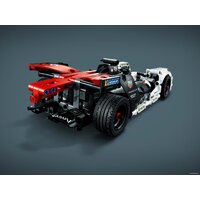 Конструктор LEGO Technic 42137 Formula E Porsche 99X Electric - Изображение №33 — Chaika Market