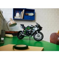 Конструктор LEGO Technic 42170 Мотоцикл Kawasaki Ninja H2R - Изображение №6 — Chaika Market