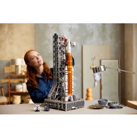 Конструктор LEGO Icons 10341 Космическая пусковая система NASA Artemis - Изображение №8 — Chaika Market