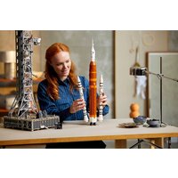 Конструктор LEGO Icons 10341 Космическая пусковая система NASA Artemis - Изображение №10 — Chaika Market