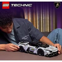 Конструктор LEGO Technic 42214 Суперкар Lamborghini Revuelto - Изображение №8 — Chaika Market