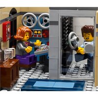 Конструктор LEGO Creator 10260 Ресторанчик в центре - Изображение №14 — Chaika Market