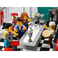 Конструктор LEGO Creator 10260 Ресторанчик в центре - Изображение №13 — Chaika Market