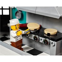 Конструктор LEGO Creator 10260 Ресторанчик в центре - Изображение №12 — Chaika Market