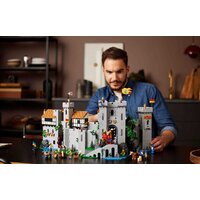 Конструктор LEGO Icons 10305 Замок Львиных рыцарей - Изображение №3 — Chaika Market