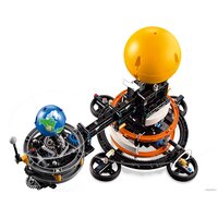 Конструктор LEGO Technic 42179 Планета Земля и Луна на орбите - Изображение №4 — Chaika Market