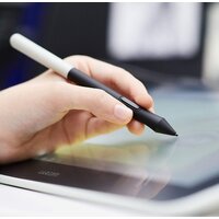 Стилус для графического планшета Wacom One 13 DTC-133 CP91300B2Z (черный) - Изображение №5 — Chaika Market