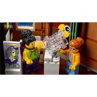 Конструктор LEGO Creator Expert 10297 Бутик-отель - Изображение №6 — Chaika Market