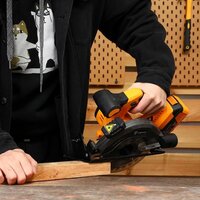 Дисковая (циркулярная) пила Deko DKCS20DA 085-1155 (с 1-им АКБ) - Изображение №8 — Chaika Market