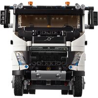 Конструктор LEGO Technic Грузовик Volvo FMX и электрический экскаватор EC230 42175 - Изображение №4 — Chaika Market