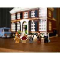 Конструктор LEGO Ideas 21330 Один дома - Изображение №38 — Chaika Market