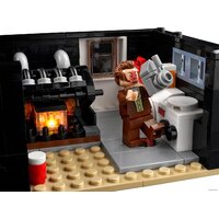 Конструктор LEGO Ideas 21330 Один дома - Изображение №26 — Chaika Market