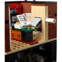 Конструктор LEGO Ideas 21330 Один дома - Изображение №34 — Chaika Market