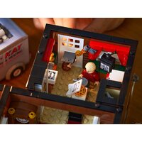 Конструктор LEGO Ideas 21330 Один дома - Изображение №49 — Chaika Market
