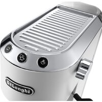 Рожковая кофеварка DeLonghi Dedica EC 685.W - Изображение №3 — Chaika Market