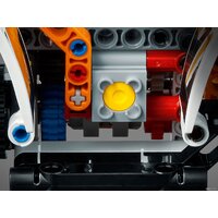 Конструктор LEGO Technic 42139 Внедорожный грузовик - Изображение №7 — Chaika Market