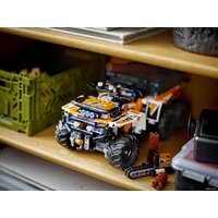 Конструктор LEGO Technic 42139 Внедорожный грузовик - Изображение №10 — Chaika Market