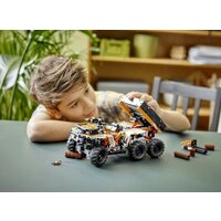 Конструктор LEGO Technic 42139 Внедорожный грузовик - Изображение №11 — Chaika Market