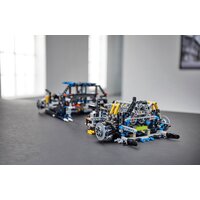 Конструктор LEGO Technic 42083 Bugatti Chiron - Изображение №10 — Chaika Market