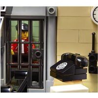 Конструктор LEGO Creator 10278 Полицейский участок - Изображение №22 — Chaika Market