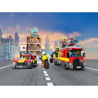 Конструктор LEGO City 60321 Пожарная команда - Изображение №40 — Chaika Market