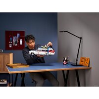 Конструктор LEGO Creator 10274 Автомобиль Охотников за привидениями ECTO-1 - Изображение №22 — Chaika Market
