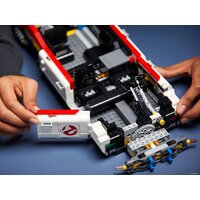 Конструктор LEGO Creator 10274 Автомобиль Охотников за привидениями ECTO-1 - Изображение №17 — Chaika Market