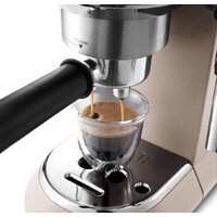 Рожковая кофеварка DeLonghi Dedica Metallics EC785.BG - Изображение №3 — Chaika Market