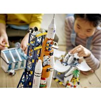 Конструктор LEGO City 60351 Космодром - Изображение №10 — Chaika Market