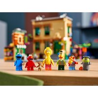 Конструктор LEGO Ideas 21324 Улица Сезам, 123 - Изображение №21 — Chaika Market