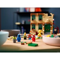 Конструктор LEGO Ideas 21324 Улица Сезам, 123 - Изображение №19 — Chaika Market