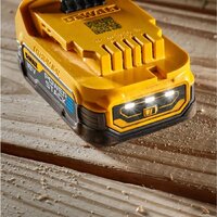 Набор аккумуляторов DeWalt DCBP034E2 (18В/2x1.7 Ач) - Изображение №7 — Chaika Market