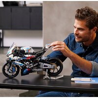 Конструктор LEGO Technic 42130 BMW M 1000 RR - Изображение №5 — Chaika Market