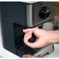 Рожковая кофеварка Black & Decker BXCO1200E - Изображение №3 — Chaika Market